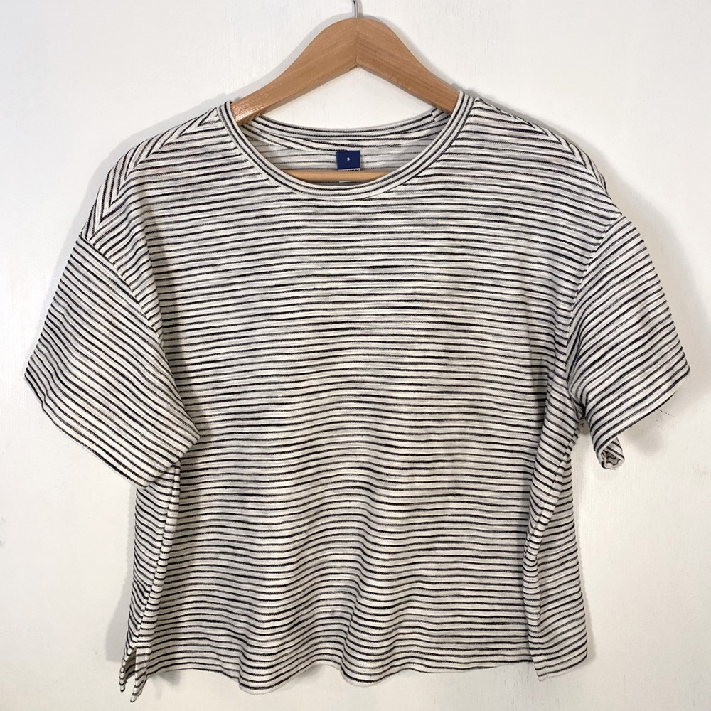 Old Navy Cropped Black and White Top - Small